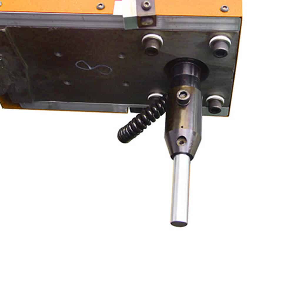 Hydraulisk clinching maskine til metalplader